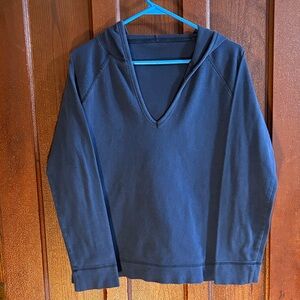 Women's Navy Blue V-Neck Hoodie no size or brand tag. I believe it’s an XL